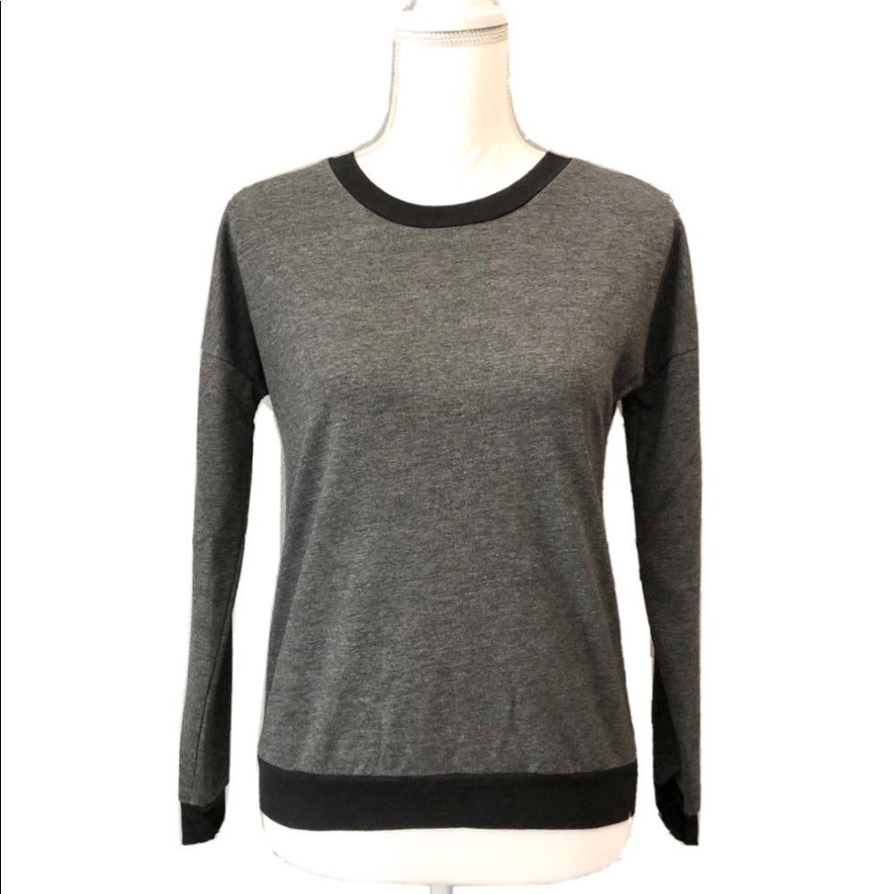 Kiss from Paris Dark Gray Crewneck Sweatshirt Women’s Medium